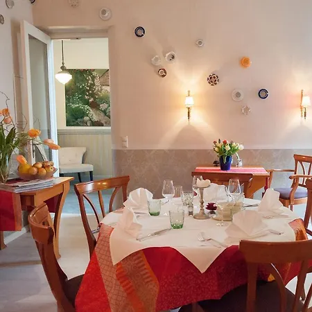 Garni Hotel Drei Lilien Hotell