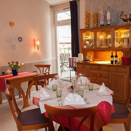 Garni Hotel Drei Lilien Hotel 3*