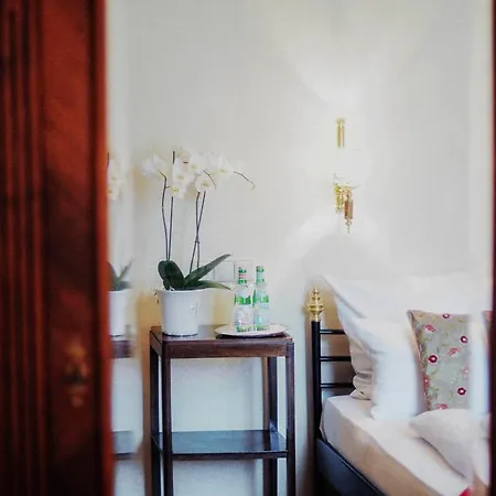 Garni Hotel Drei Lilien 3*