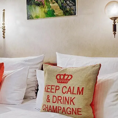 Garni Hotel Drei Lilien Hotell