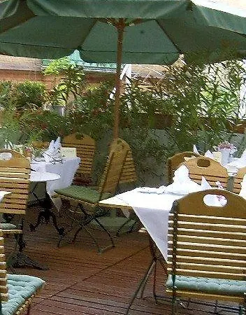 Garni Hotel Drei Lilien 3*