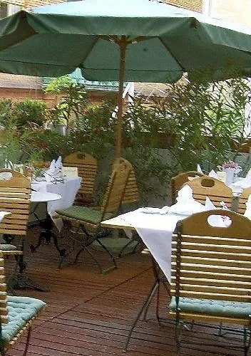 Garni Hotel Drei Lilien 3*